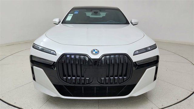 Used 2023 BMW 740i w/ Executive Package image 2