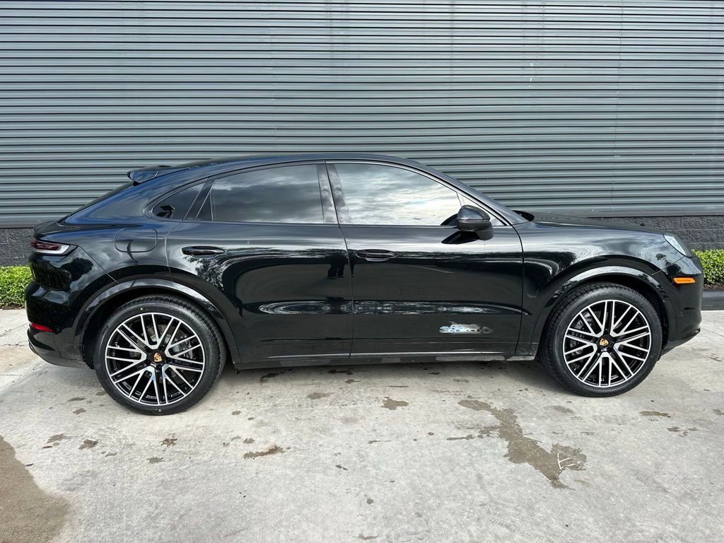 Used 2024 Porsche Cayenne Coupe image 9