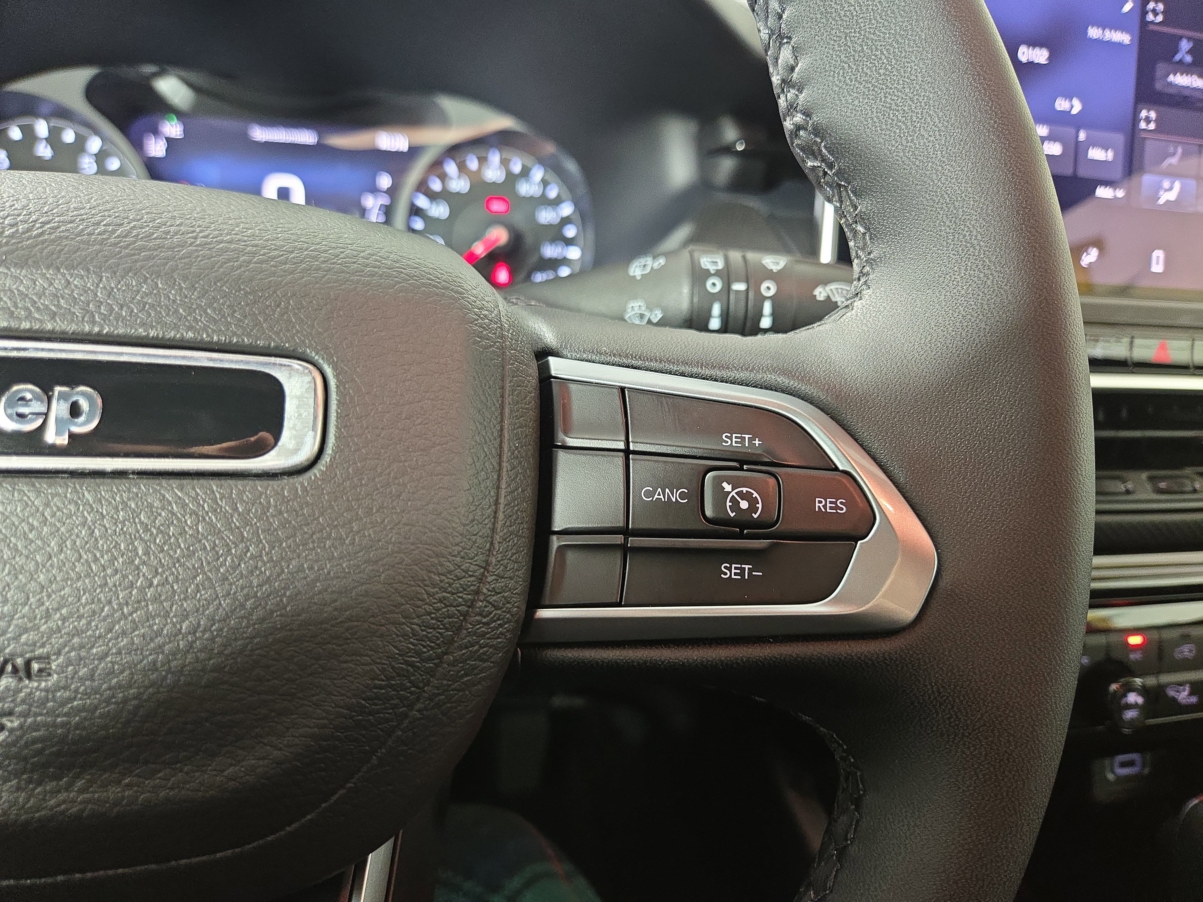 Used 2025 Jeep Compass Latitude w/ Convenience Group image 16