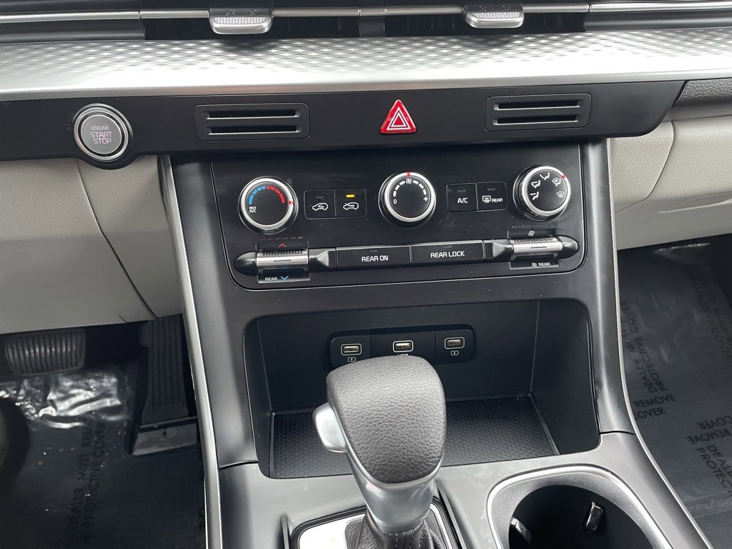 Used 2024 Kia Carnival LX image 29