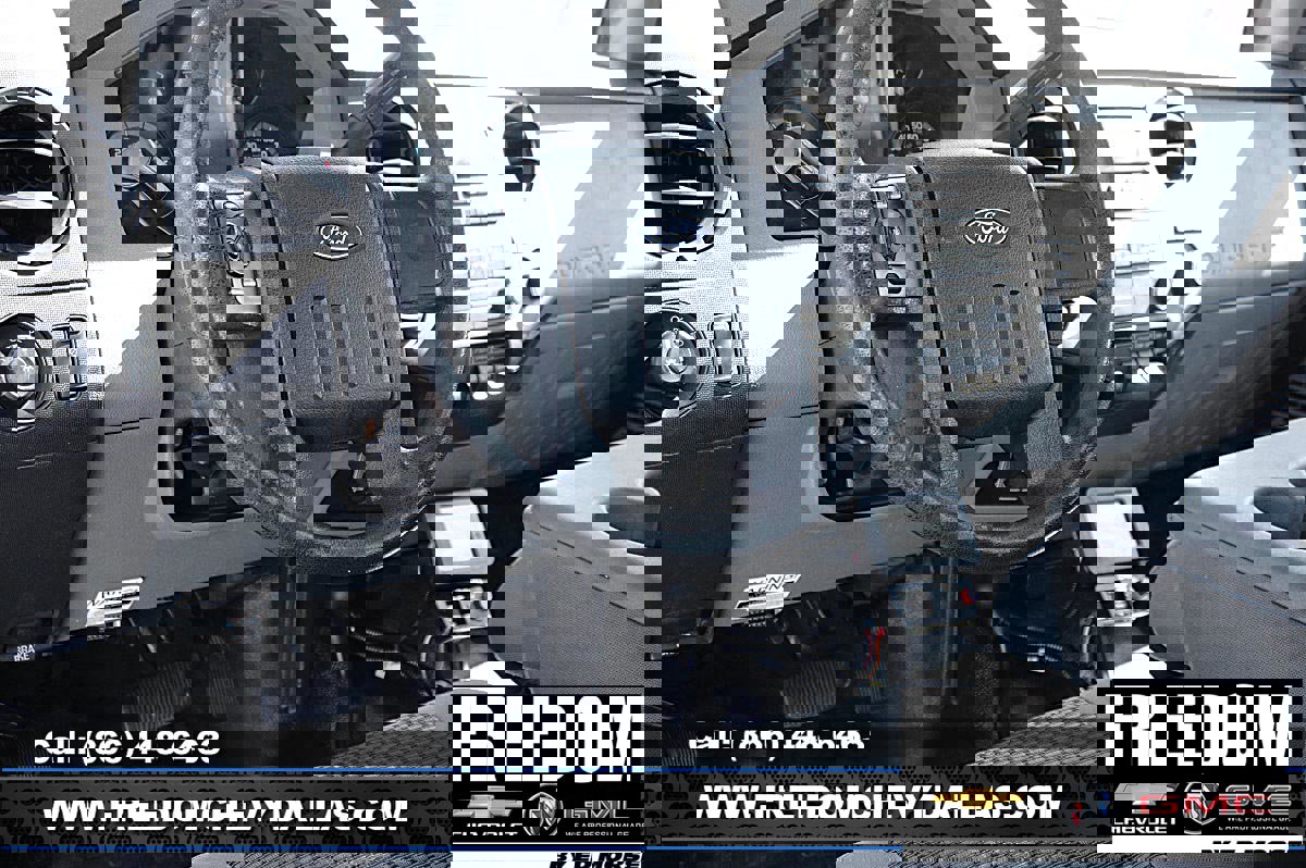 Used 2015 Ford F550 4x4 Regular Cab Super Duty image 17