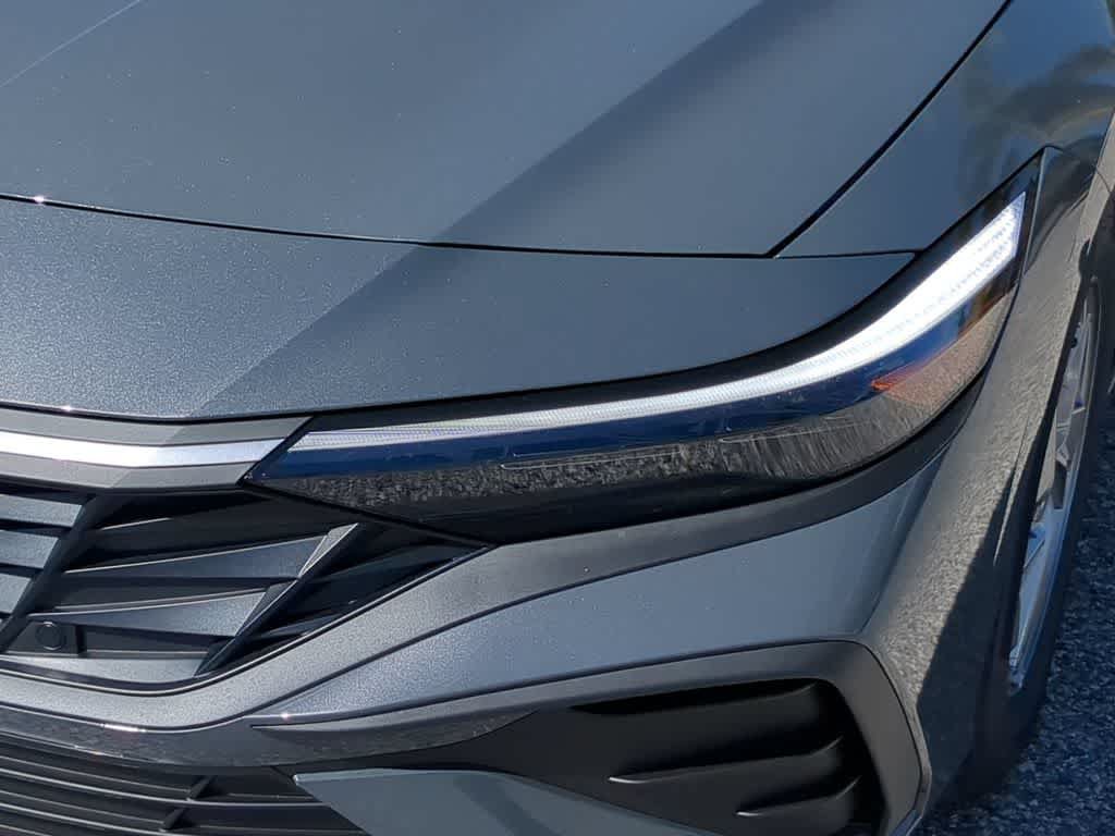 New 2026 Hyundai Elantra SE FWD image 10