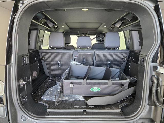 New 2026 Land Rover Defender 110 X-Dynamic SE AWD/4WD image 14
