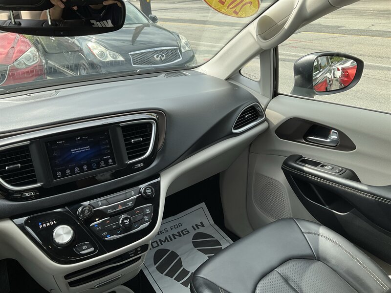 Used 2020 Chrysler Voyager Lxi FWD image 19