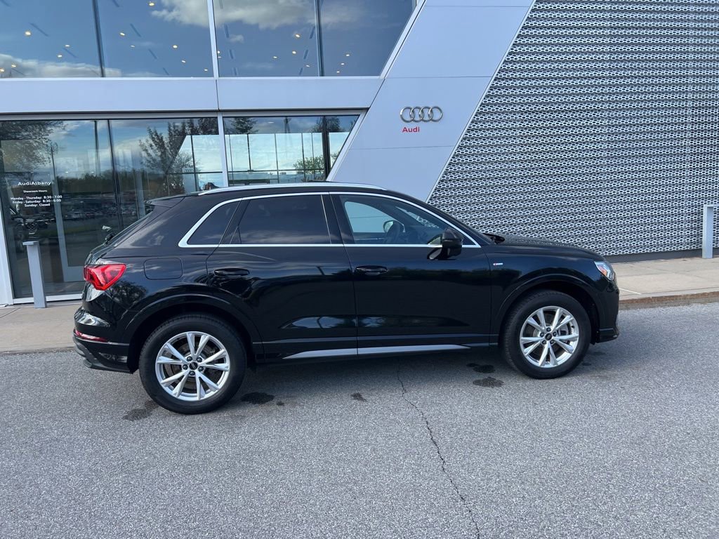 Used 2025 Audi Q3 2.0T Premium w/ Convenience Package AWD/4WD image 18