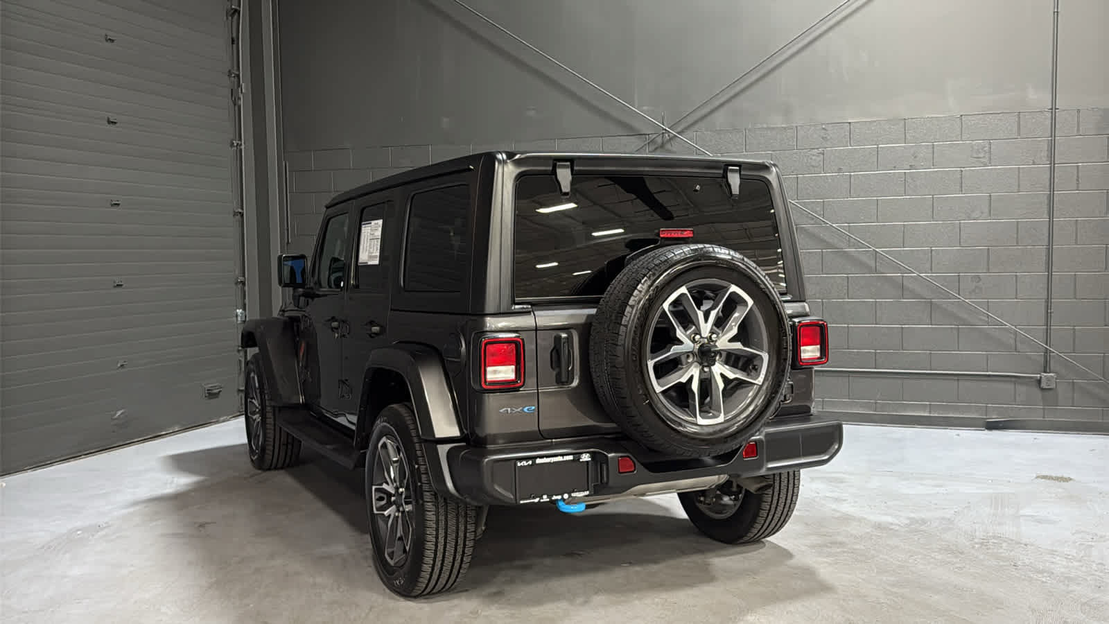 Used 2024 Jeep Wrangler Unlimited w/ Convenience Group AWD/4WD image 6