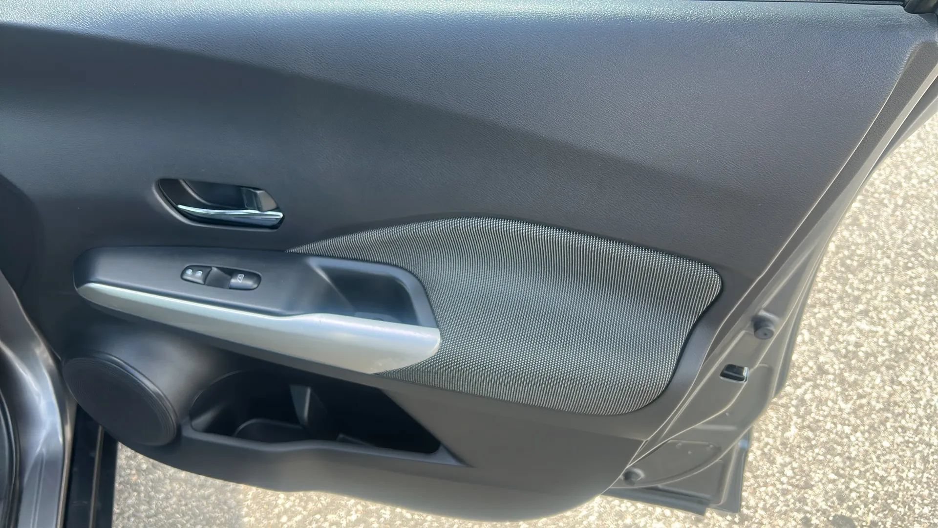 Used 2019 Nissan Kicks SV FWD image 16