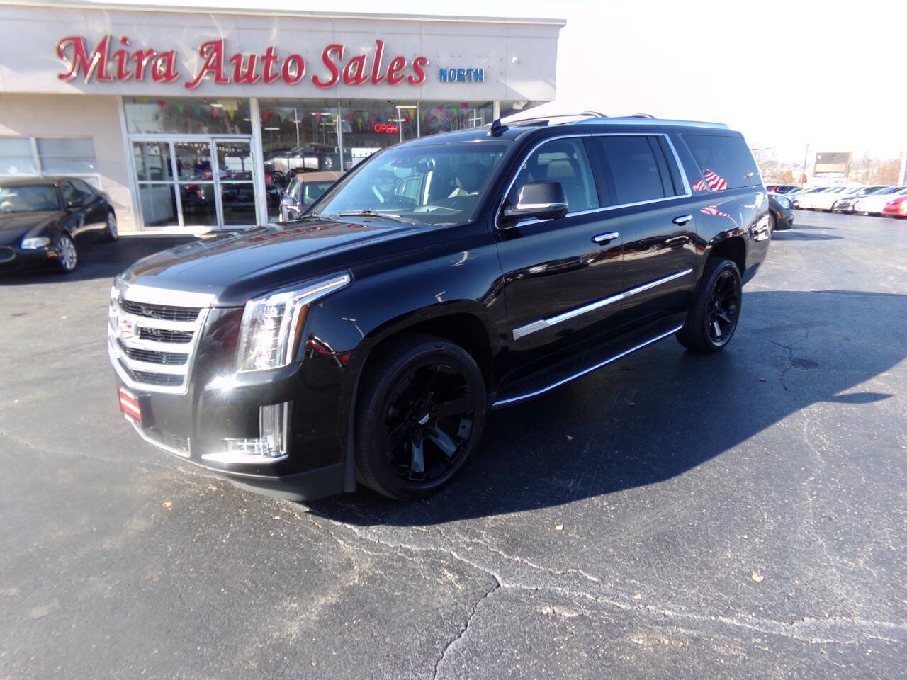Used 2019 Cadillac Escalade ESV Luxury image 1