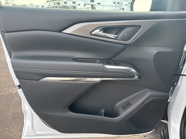 Used 2025 Chevrolet Traverse LT image 10
