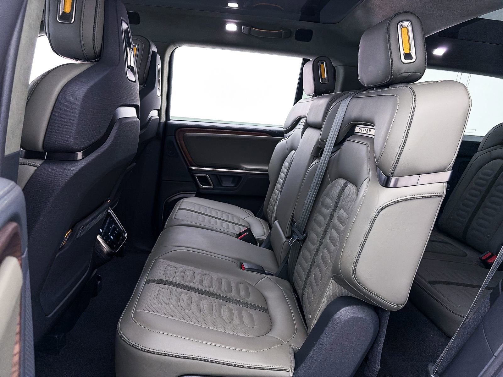 Used 2024 Rivian R1S Adventure AWD/4WD image 35