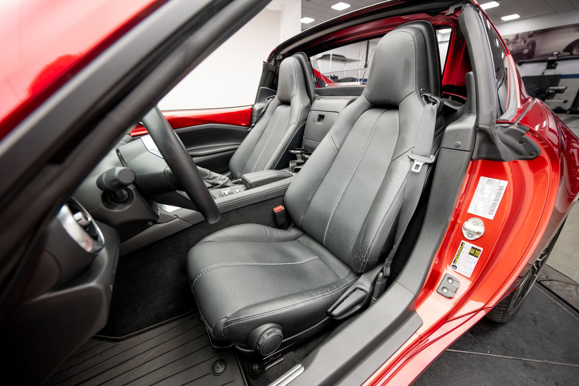 Used 2024 MAZDA MX-5 Miata RF Grand Touring RWD image 11