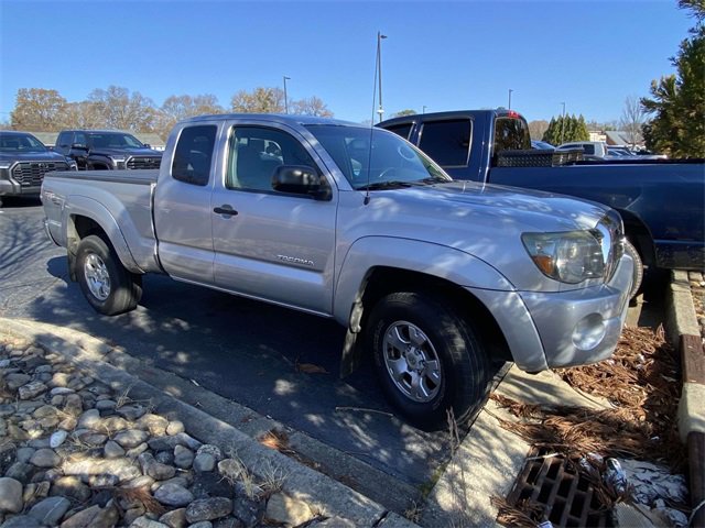 Used 2011 Toyota Tacoma PreRunner image 1