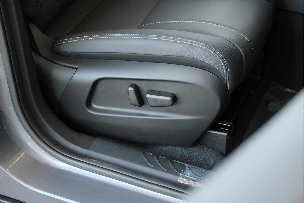 New 2025 VinFast VF 8 Eco image 16