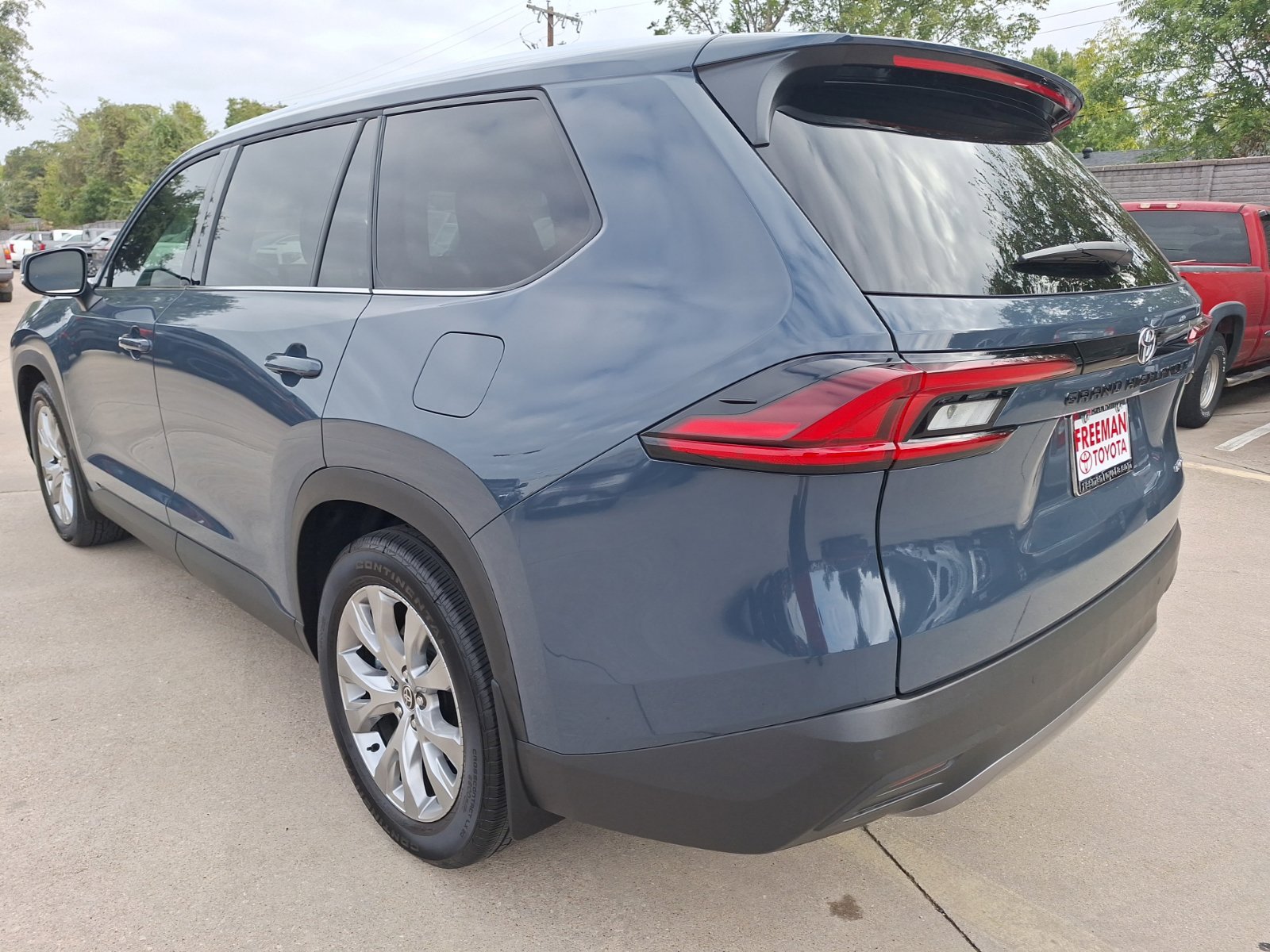 Used 2026 Toyota Grand Highlander FWD image 4