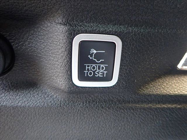 New 2025 Jeep Grand Cherokee L Laredo AWD/4WD image 8