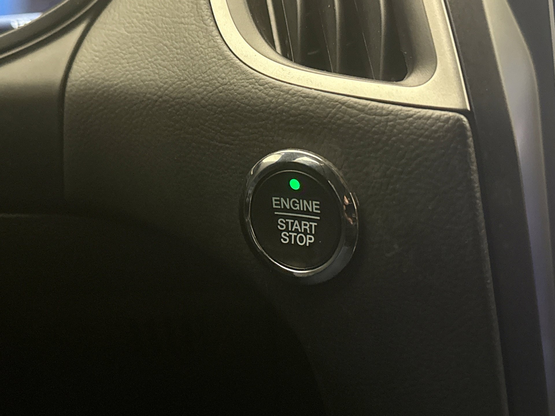 Used 2022 Ford Edge SE image 18