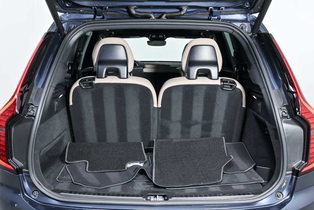 Certified 2025 Volvo XC90 B5 Core w/ Climate Package image 31