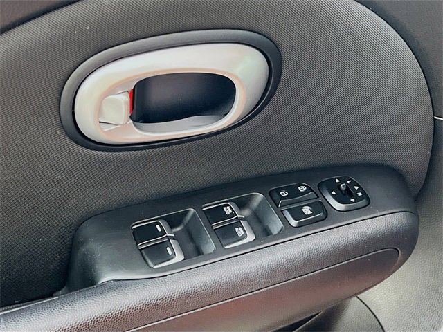 Used 2019 Kia Soul + image 9