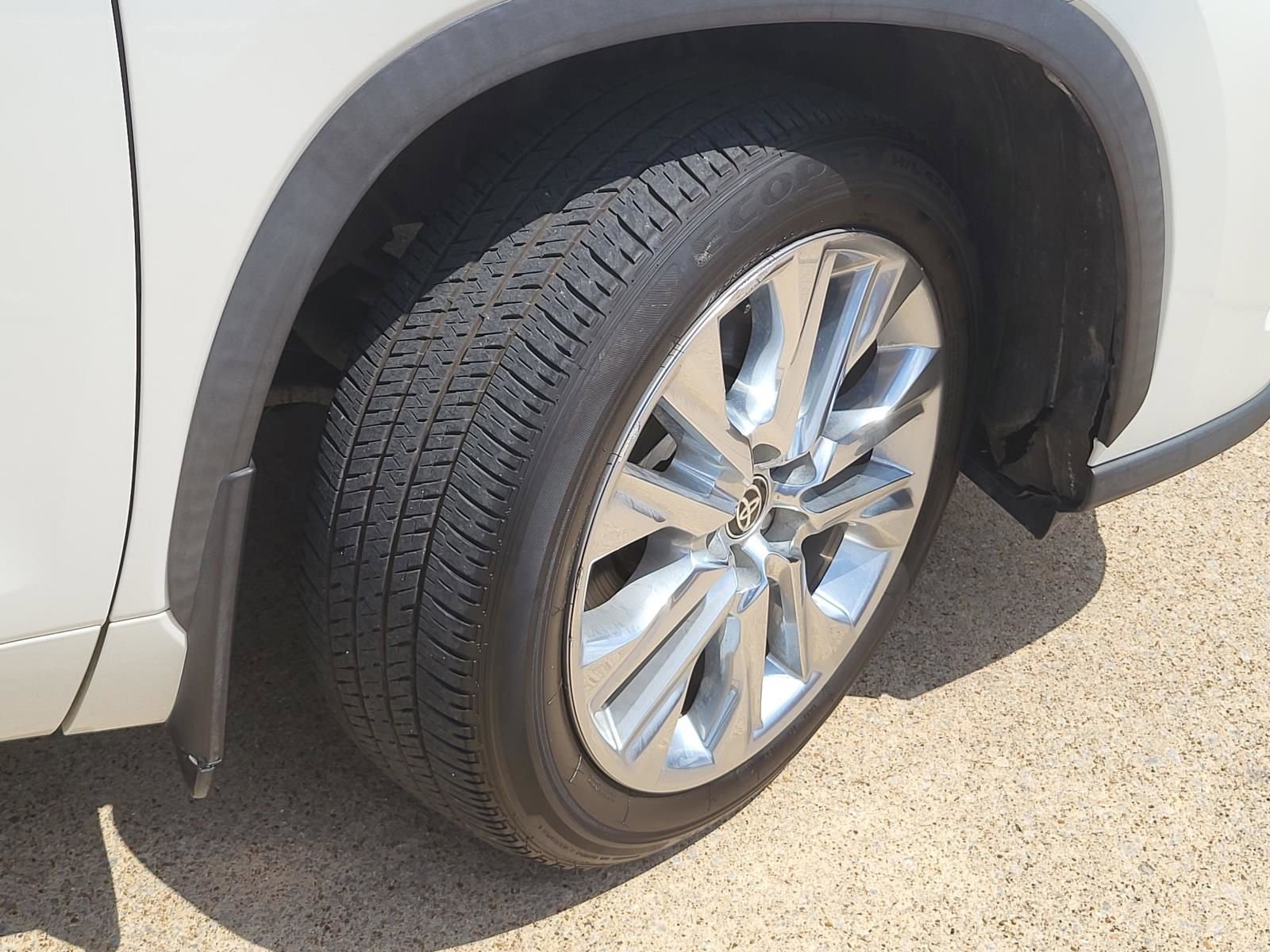 Used 2020 Toyota Highlander Limited FWD image 6