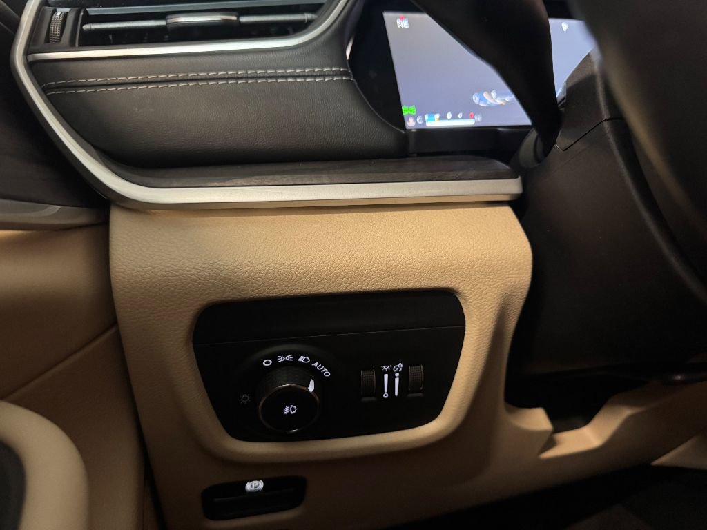 Used 2021 Jeep Grand Cherokee L Limited image 16