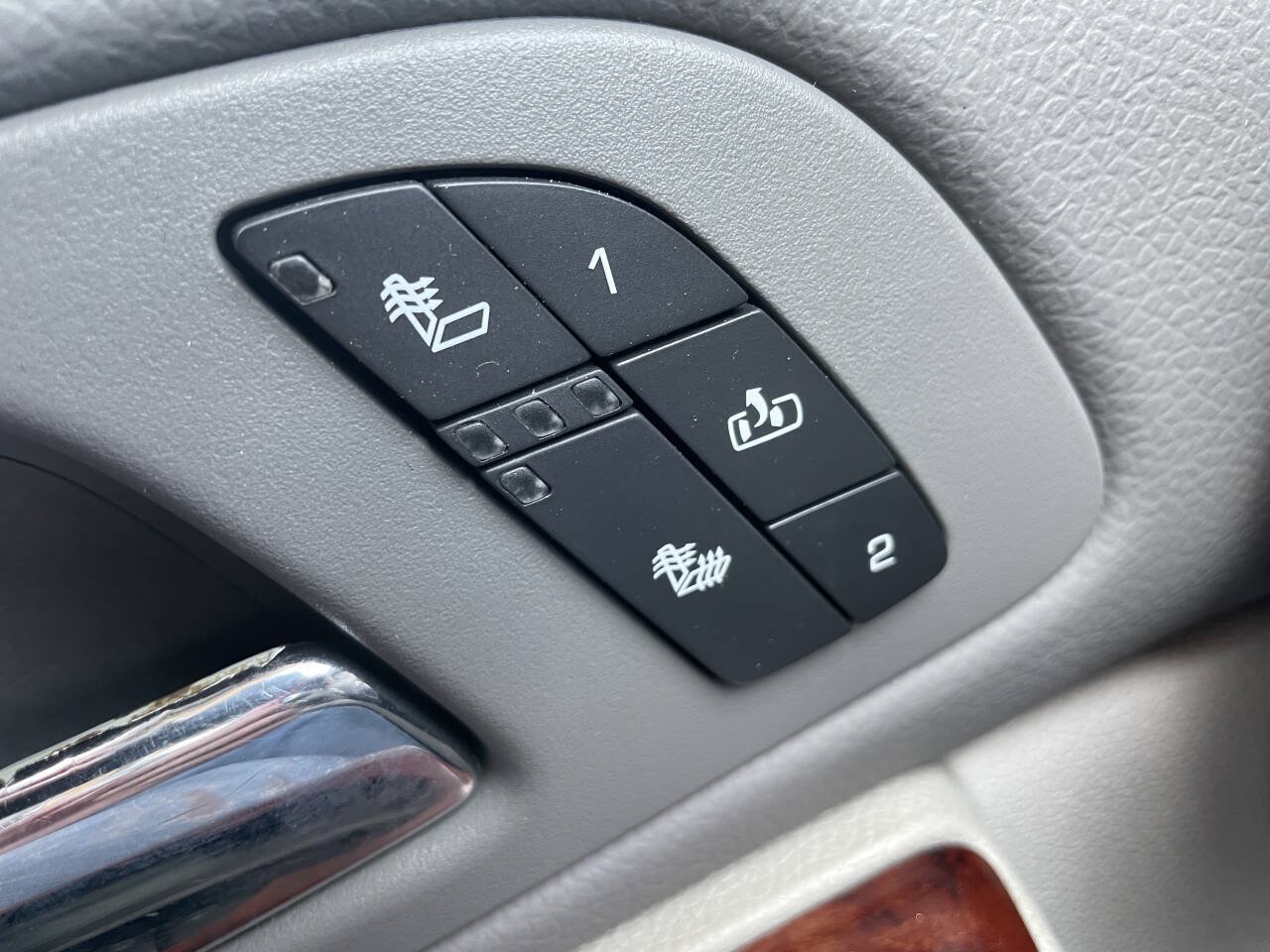 Used 2010 Chevrolet Suburban LT AWD/4WD image 13