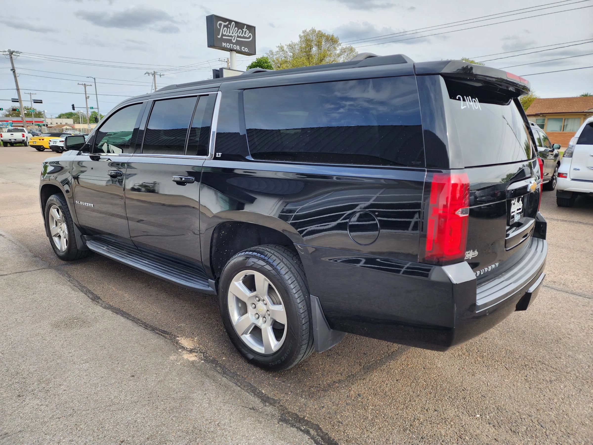 Used 2017 Chevrolet Suburban LT AWD/4WD image 5