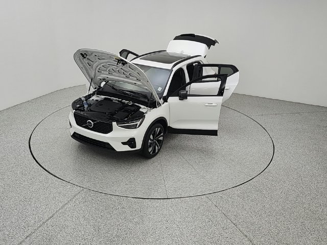 Certified 2025 Volvo XC40 B5 Ultra AWD/4WD image 21