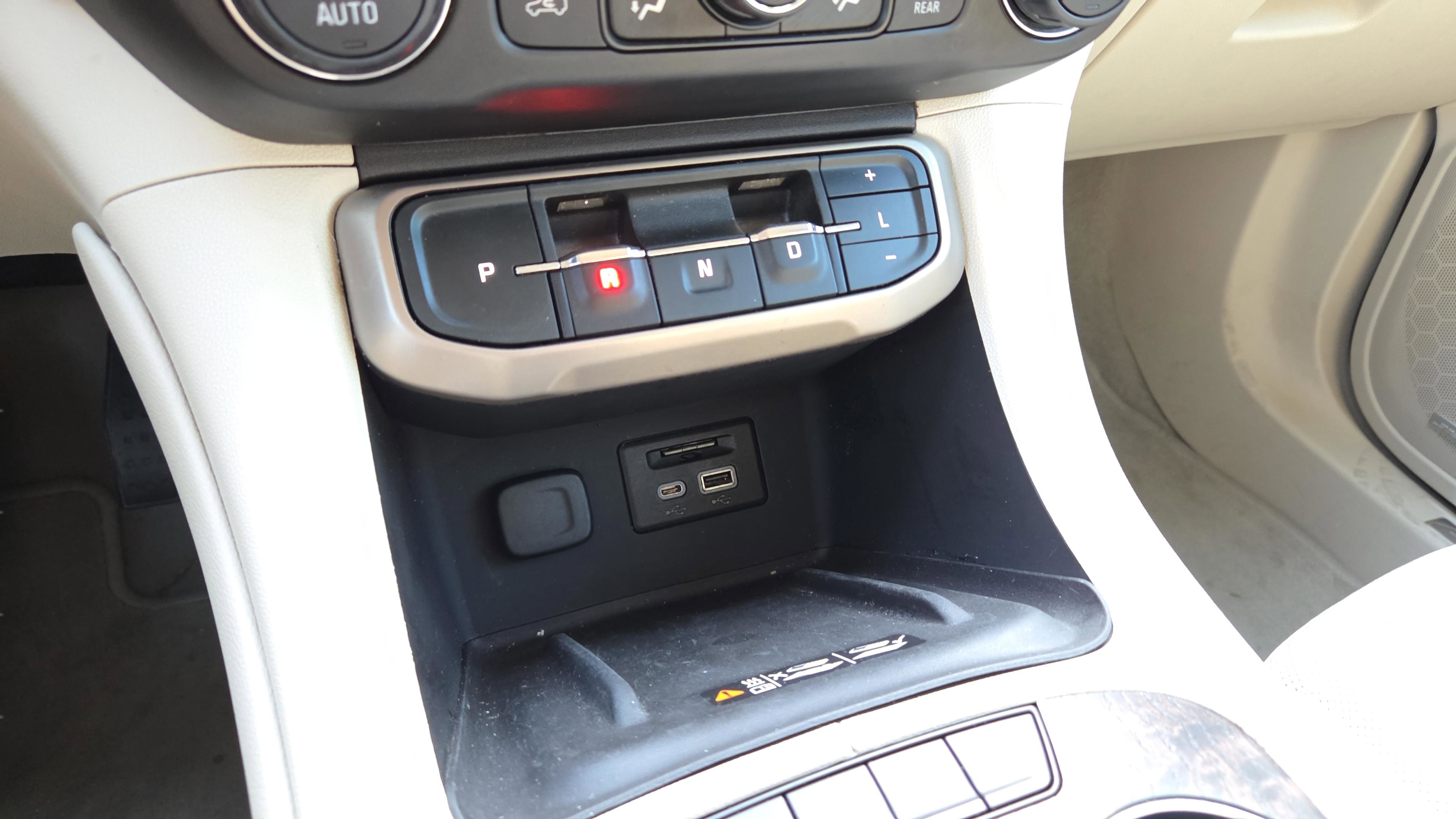 Used 2021 GMC Acadia Denali w/ Denali Technology Package image 16