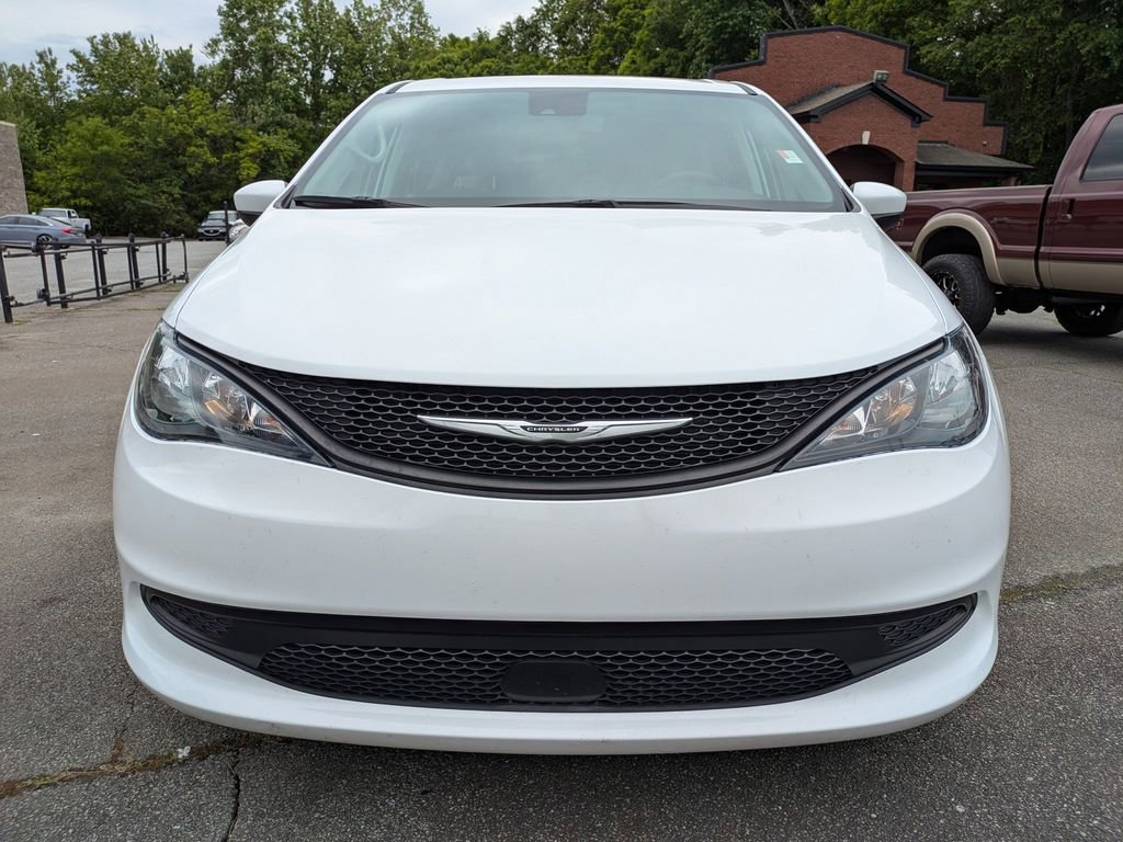 Used 2023 Chrysler Voyager LX FWD image 9