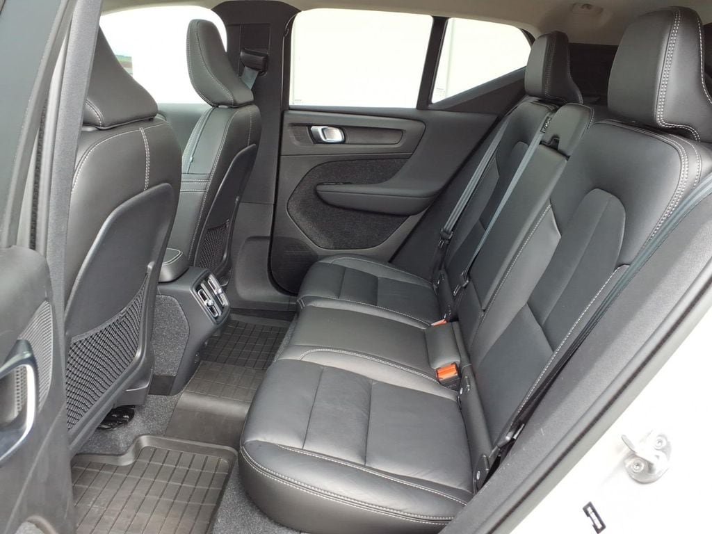 Certified 2023 Volvo XC40 B5 Ultimate w/ Protection Package Premier AWD/4WD image 8