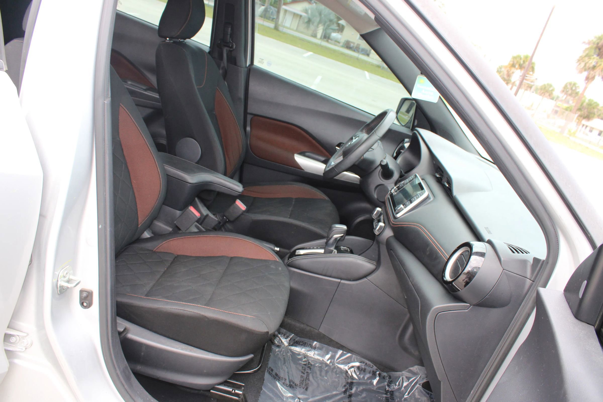 Used 2019 Nissan Kicks SR FWD image 21