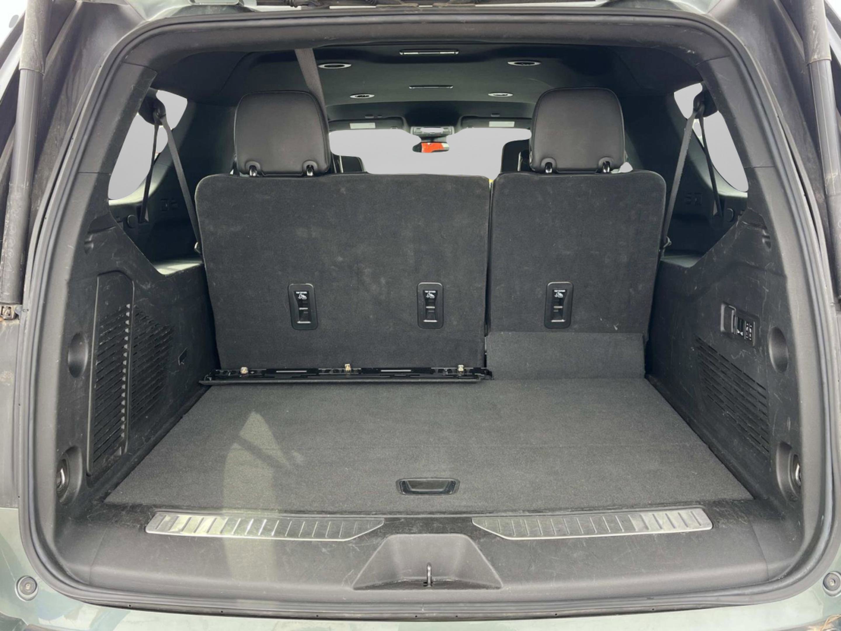 Used 2023 Chevrolet Suburban Premier AWD/4WD image 23