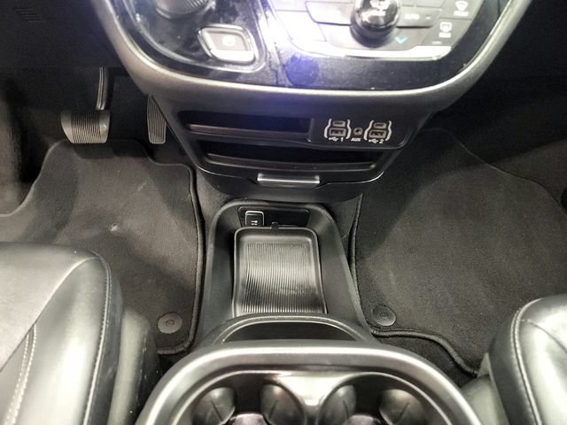 Used 2025 Chrysler Pacifica Select FWD image 36