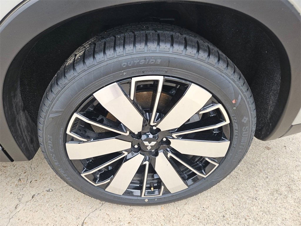 Used 2025 Mitsubishi Outlander SE image 29