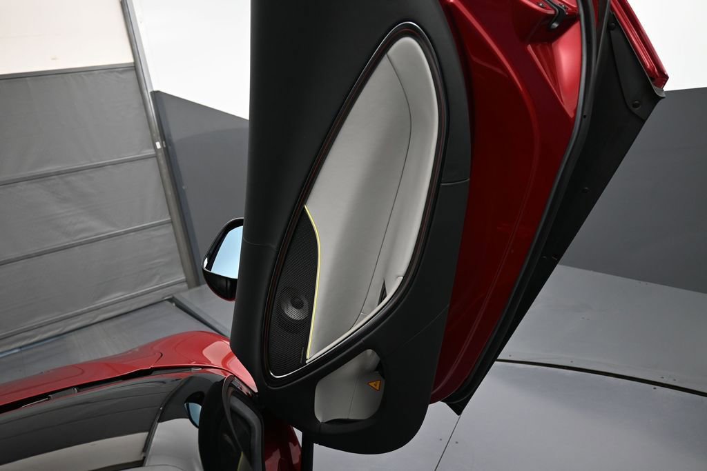 Used 2024 McLaren Artura RWD image 23