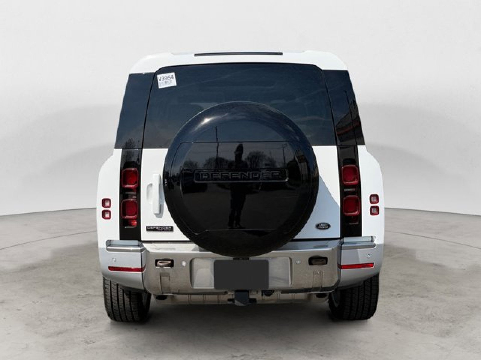 Certified 2023 Land Rover Defender 130 First Edition AWD/4WD image 5