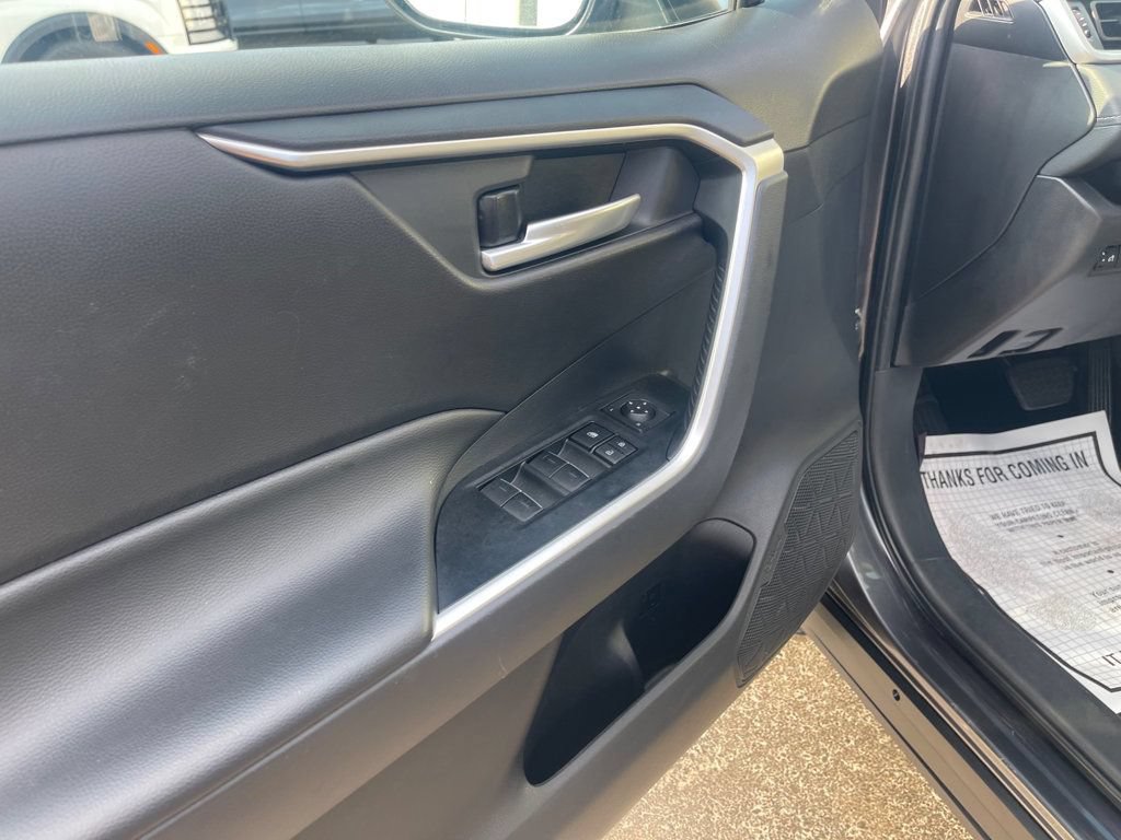 Used 2025 Toyota RAV4 XLE AWD/4WD image 10