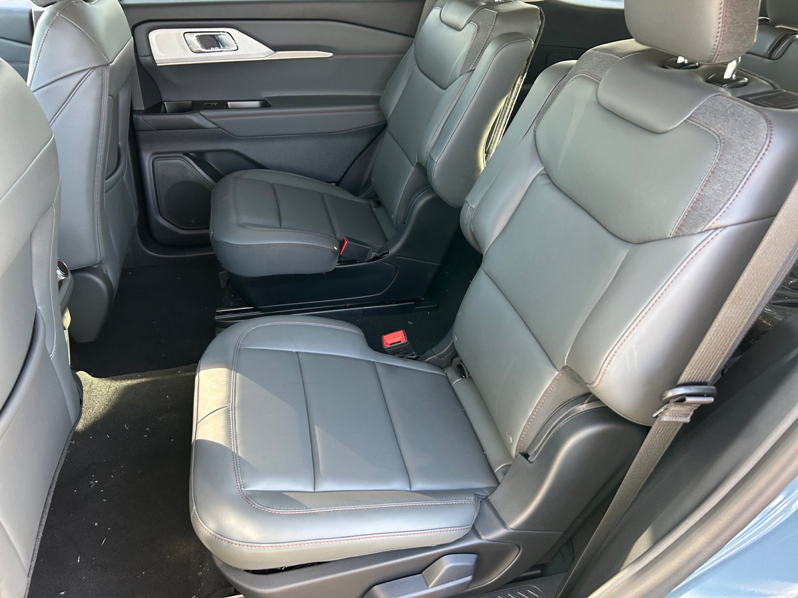 New 2026 Ford Explorer Active w/ Active Comfort Package RWD image 17