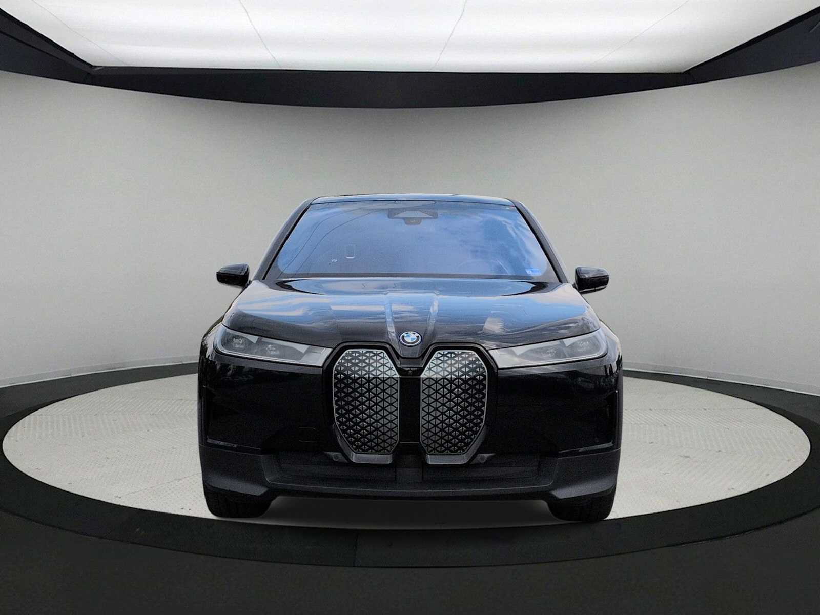 Used 2024 BMW iX xDrive50 w/ Premium Package AWD/4WD image 3