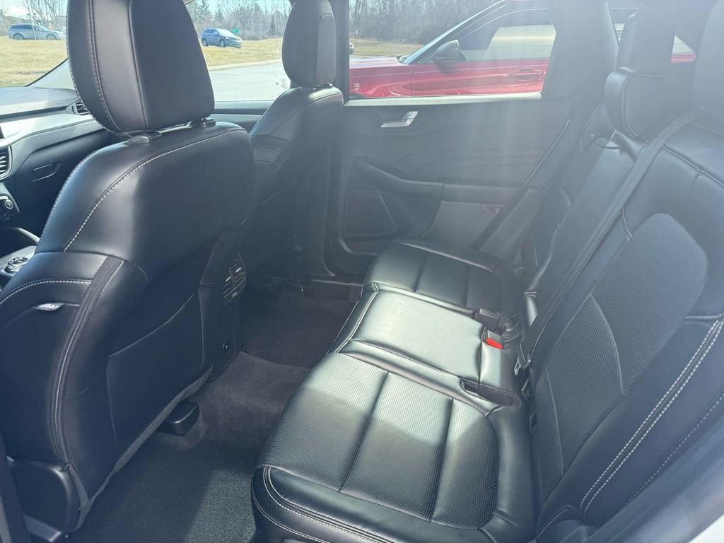 Used 2025 Ford Escape Platinum AWD/4WD image 19