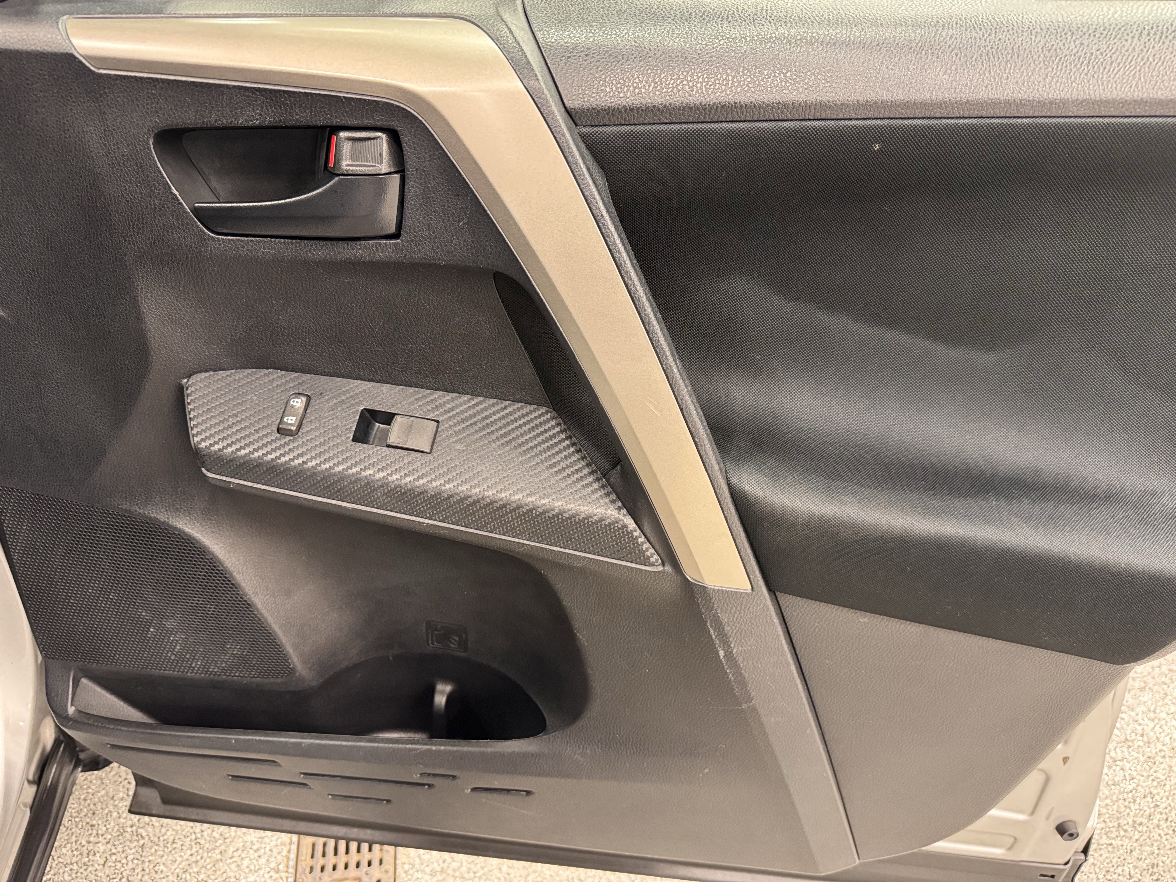 Used 2015 Toyota RAV4 LE image 25