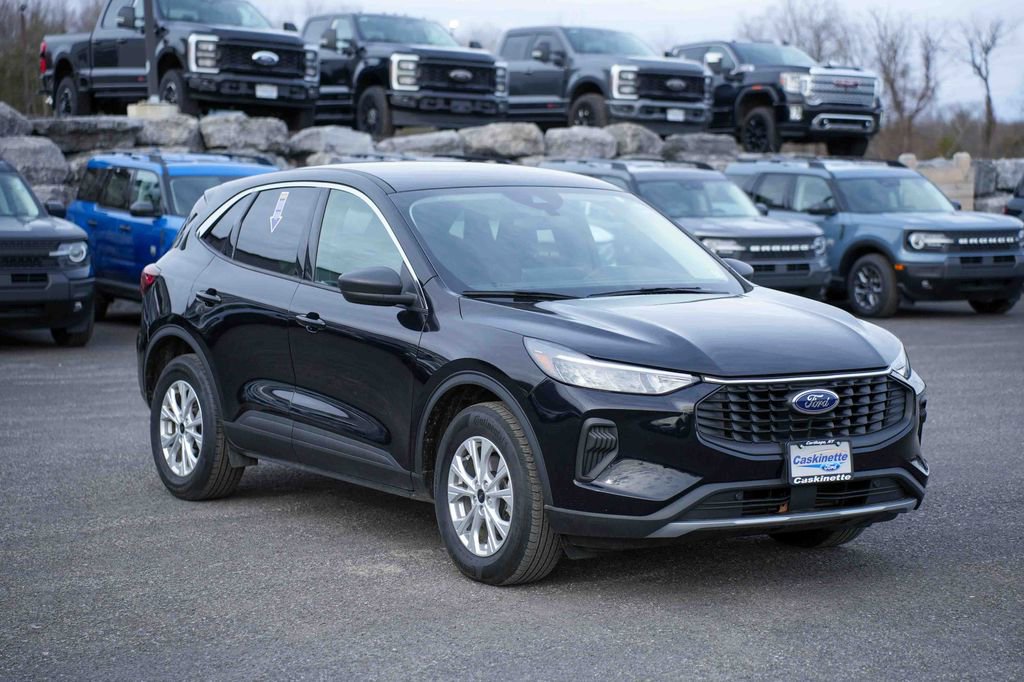 Used 2023 Ford Escape Active w/ Tech Pack #1 image 3