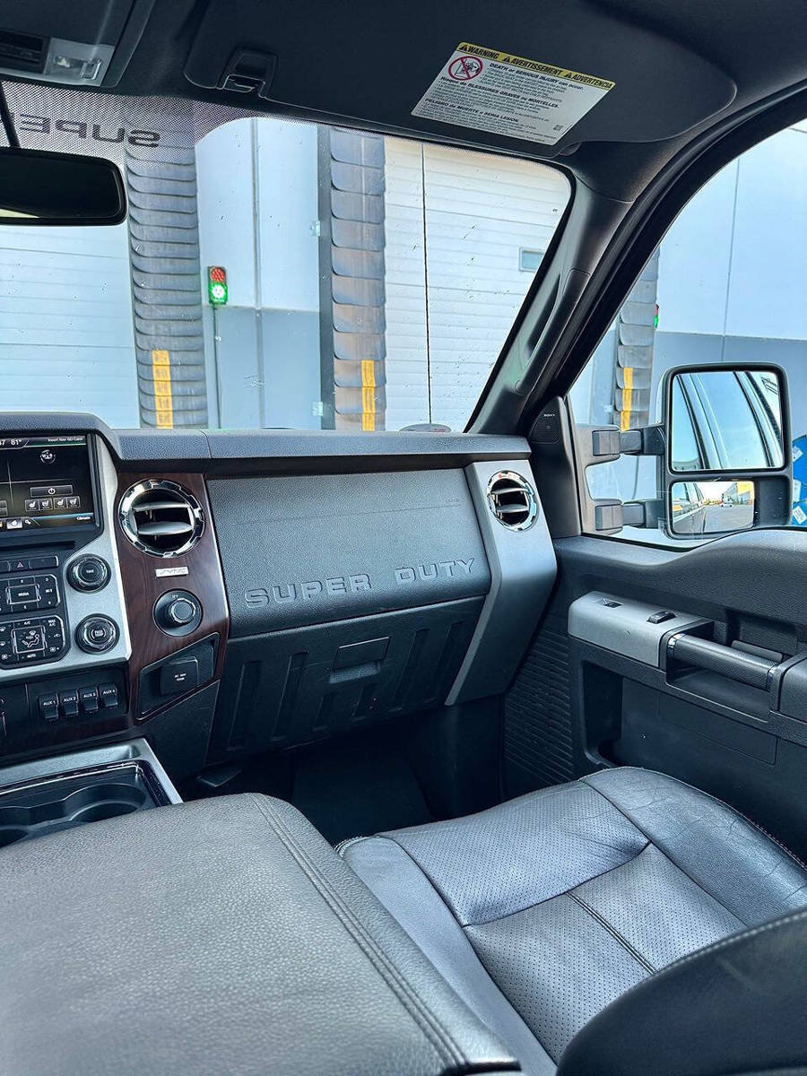 Used 2016 Ford F250 Lariat w/ Lariat Ultimate Package AWD/4WD image 34