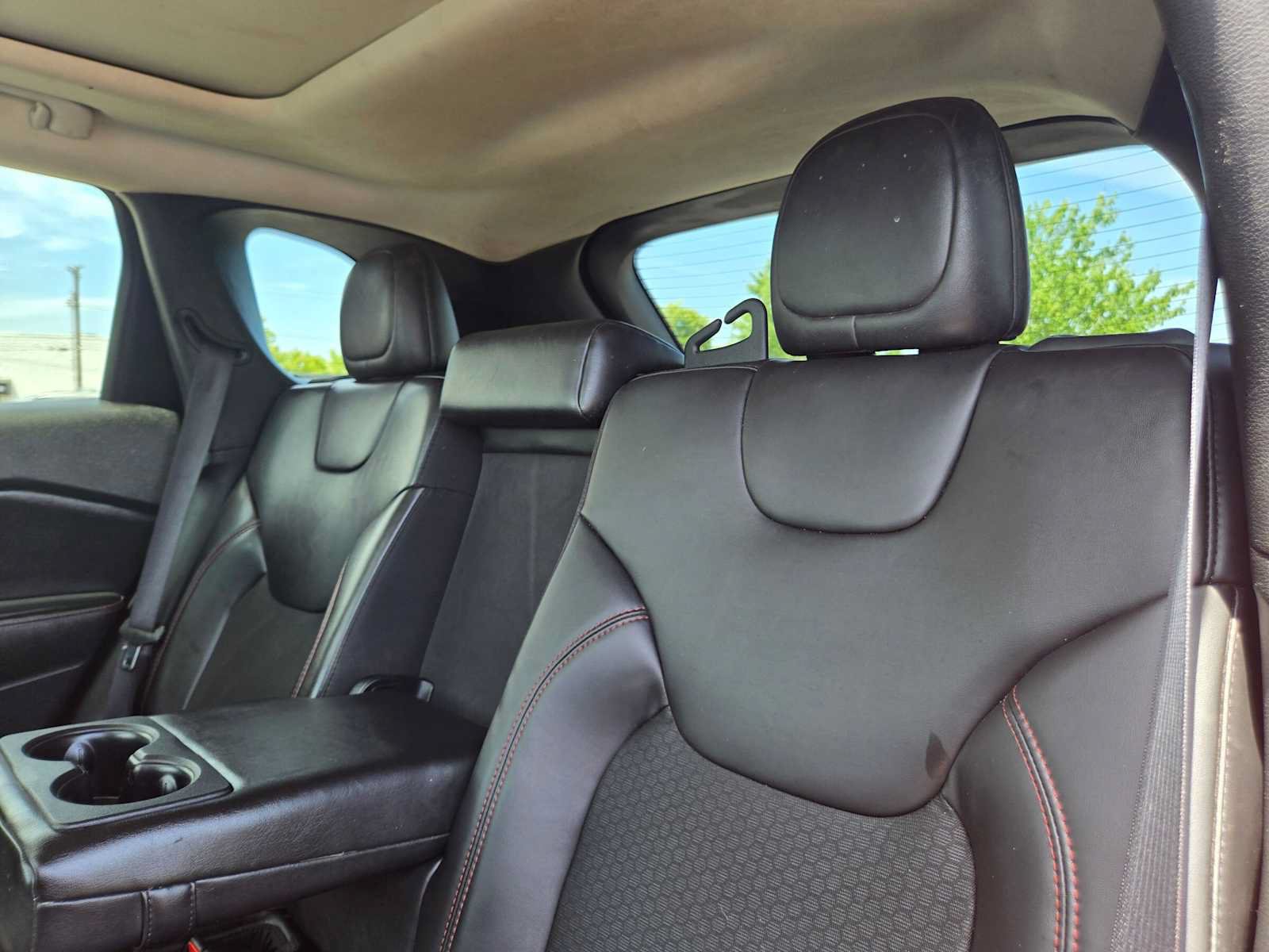 Used 2019 Jeep Cherokee Trailhawk w/ Comfort/Convenience Group AWD/4WD image 19