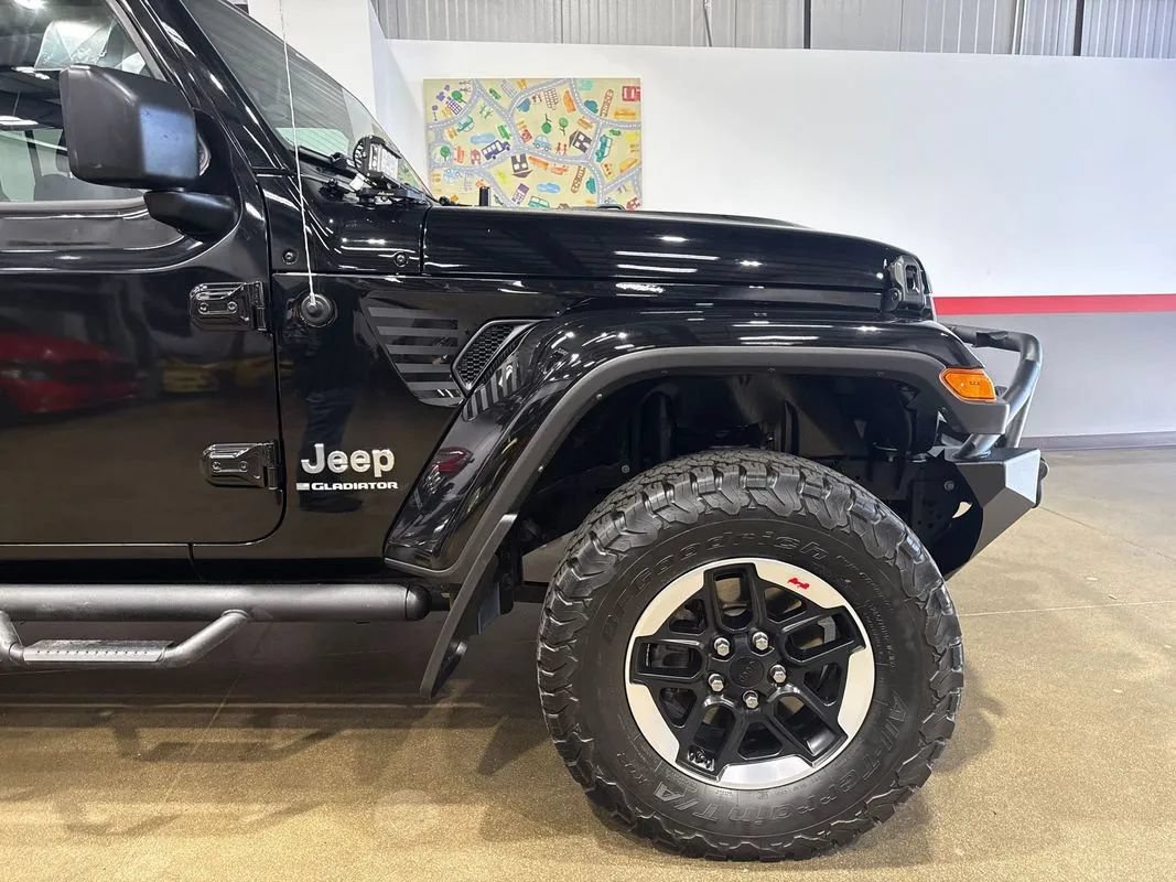 Used 2023 Jeep Gladiator Overland w/ Cold Weather Group AWD/4WD image 34