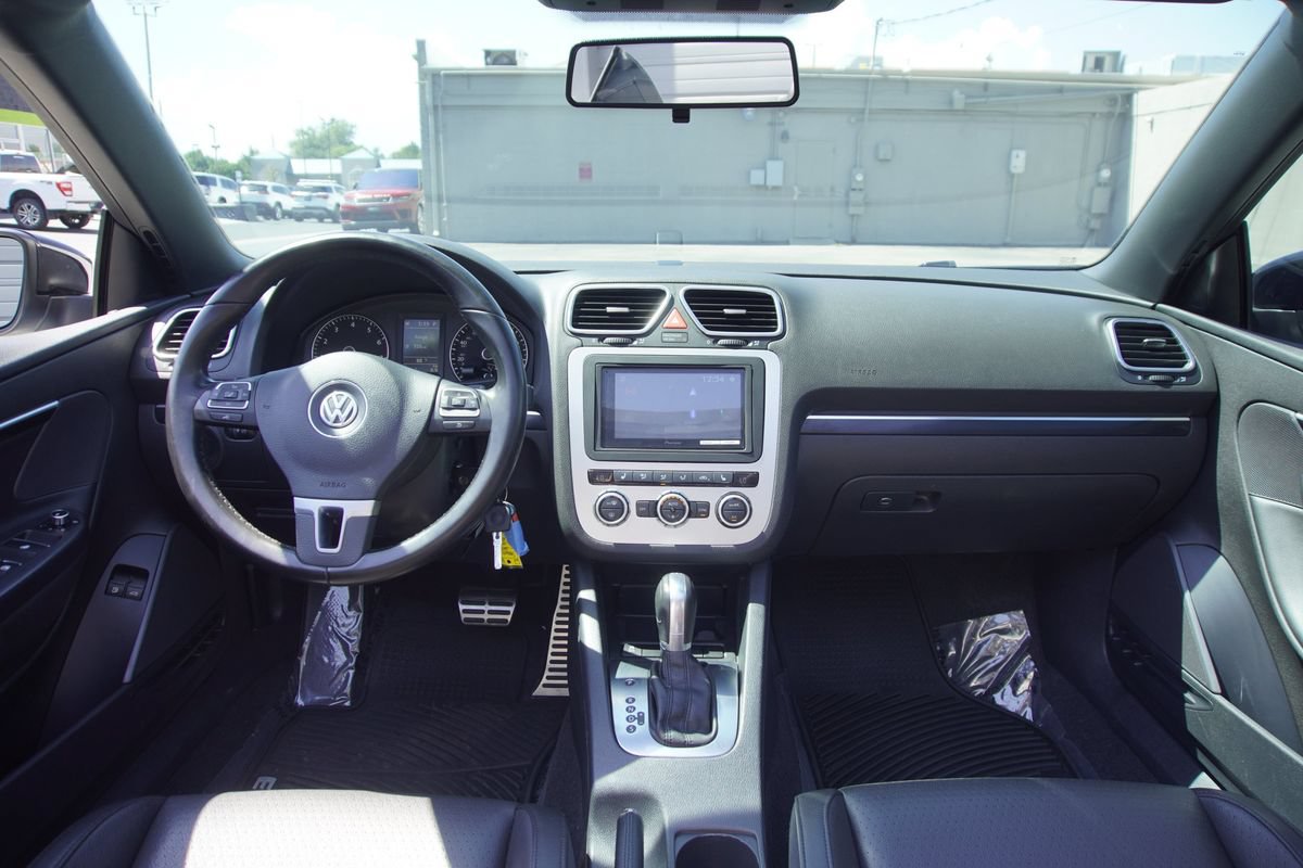Used 2013 Volkswagen Eos FWD image 11