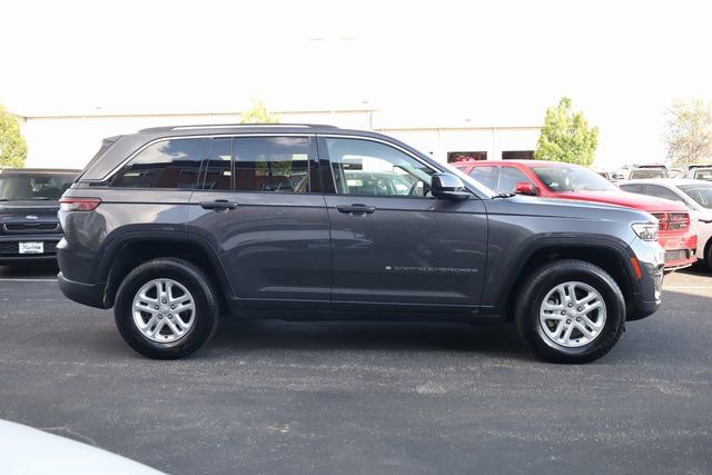 Used 2022 Jeep Grand Cherokee Laredo w/ Luxury Tech Group I image 3