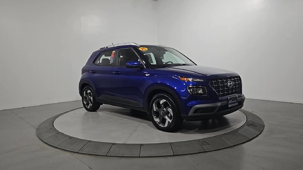 Certified 2025 Hyundai Venue SEL FWD image 9
