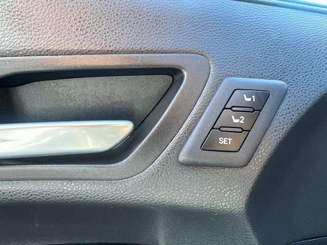 Used 2025 Toyota Sienna Platinum image 29