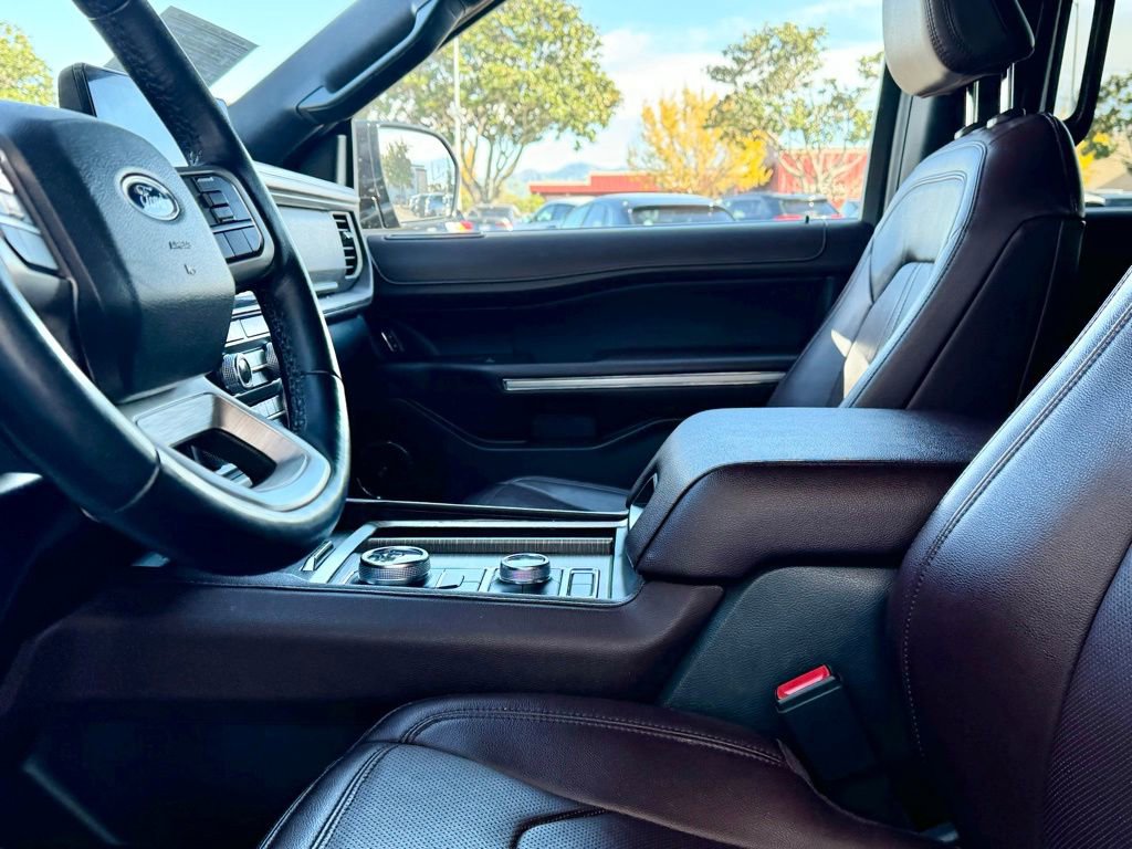 Used 2023 Ford Expedition Max Limited image 14